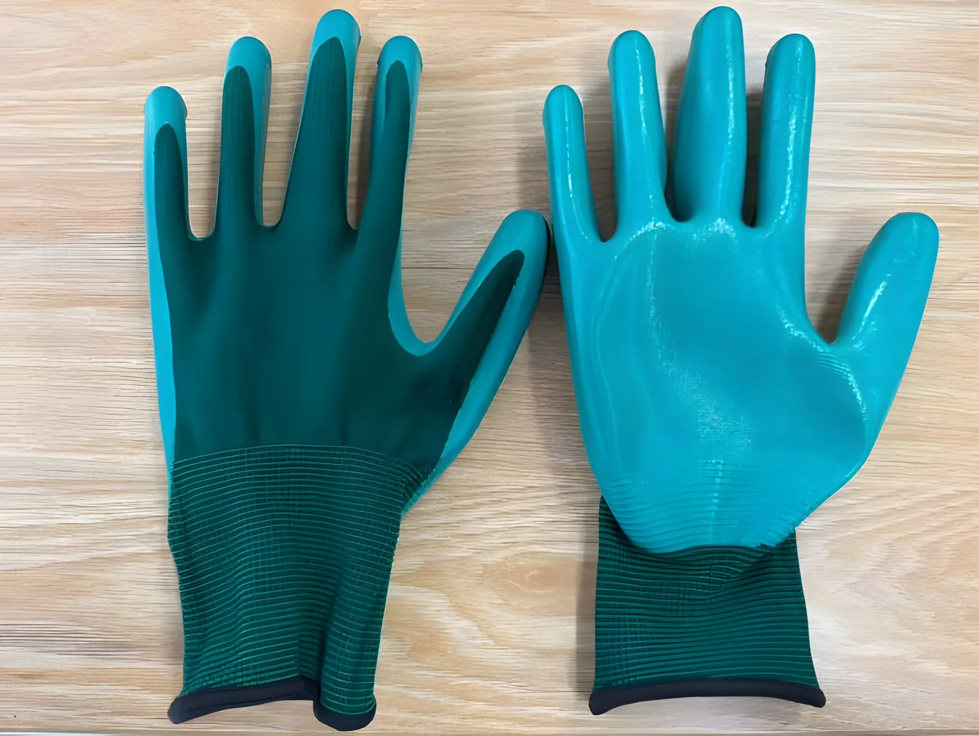 Smooth nitrile coating · green